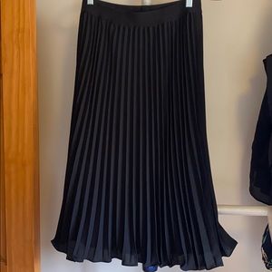 Black pleated skirt
